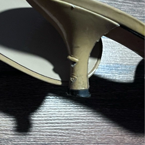 STUART WEITZMAN Tan Suede Patent Leather Tassel Kitten Heel Sandals Mules 9M - Picture 3 of 4